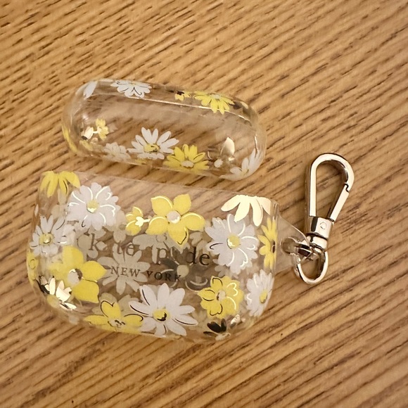 Kate Spade Air pod pro 2nd gen case - Picture 2 of 3